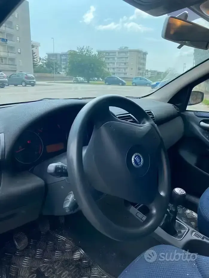 Usata Fiat Stilo 103 CV (75 kW) 2002 Bluazzurro Berlina