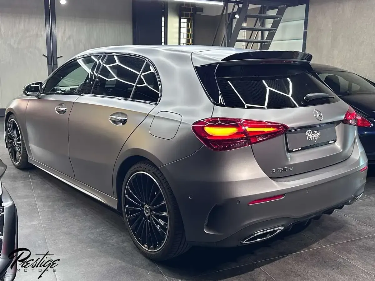 Usata Mercedes A180 AMG Line Premium Plus 116 CV (85 kW) 2023 Grigio Berlina