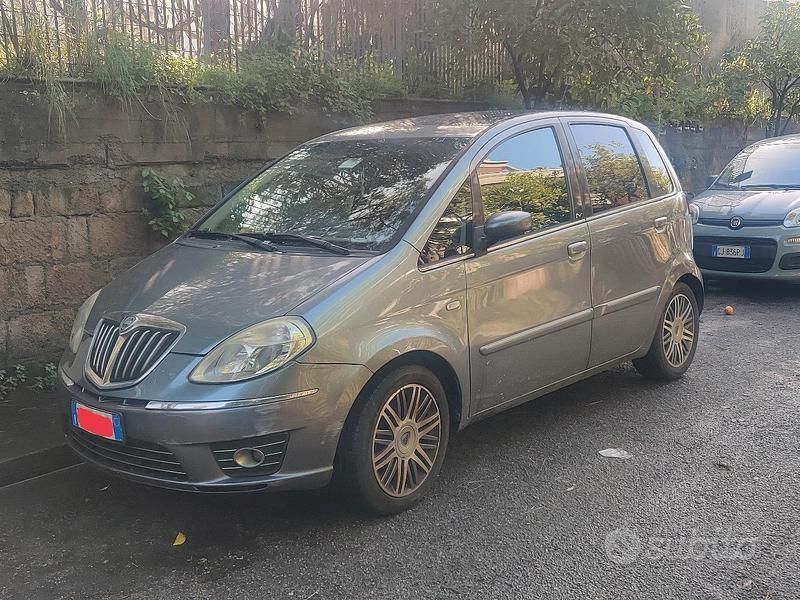 Usata Lancia Musa Platinum 120 CV (88 kW) 2009 Grigio Monovolume