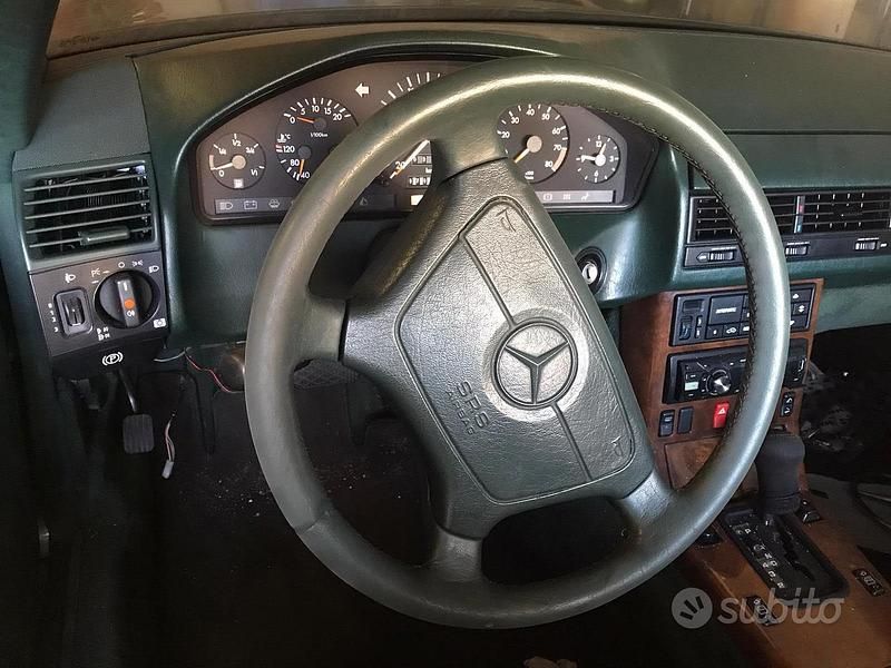 Verde Usata 1993 Mercedes 300 Cabrio | 9500 € - Immagine 1/4