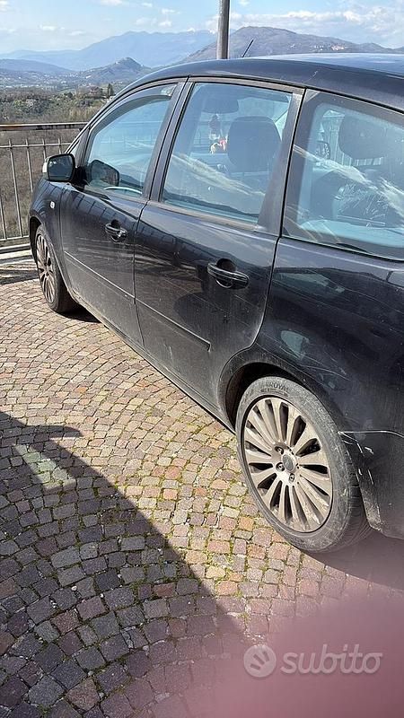 Begagnad Ford C-MAX 100 HK (73 kW) 2010 Svart Minibuss