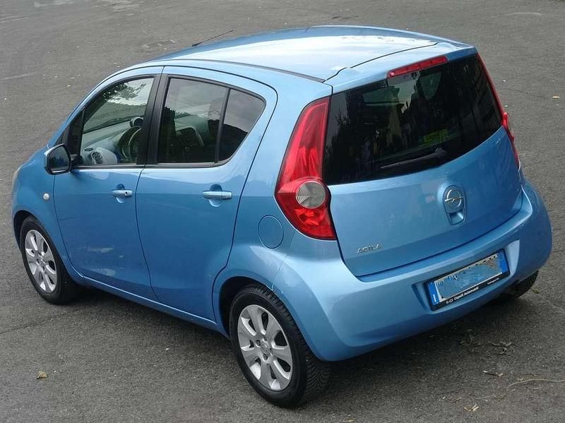 Usata Opel Agila Enjoy 86 CV (63 kW) 2010 Nero Utilitaria