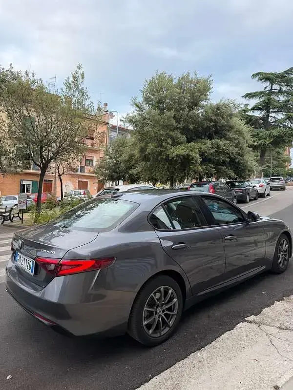 Usata Alfa Romeo Giulia 150 CV (110 kW) 2018 Grigio Berlina