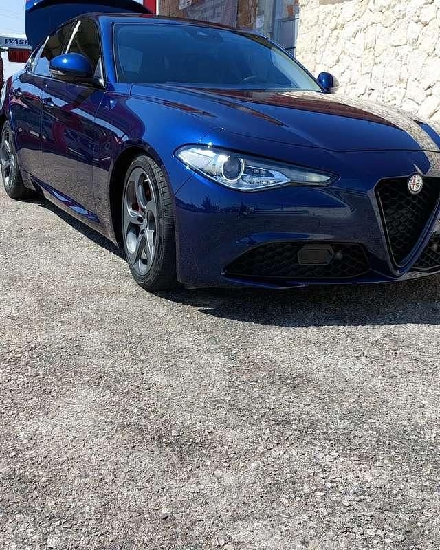 Usata Alfa Romeo Giulia Business 179 CV (131 kW) 2016 Blu/azzurro Berlina