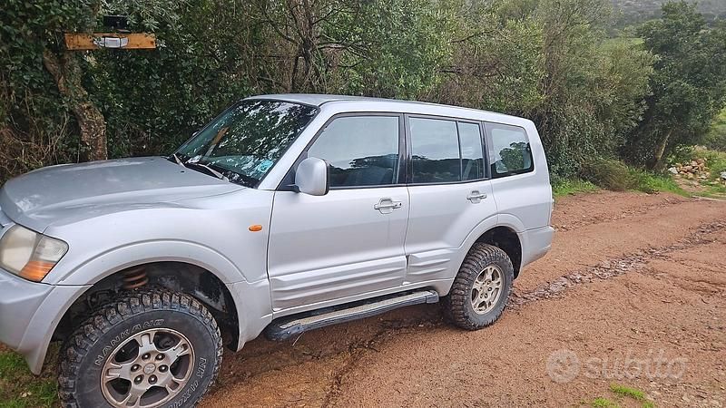 Usata Mitsubishi Pajero 160 CV (117 kW) 2002 Grigio SUV