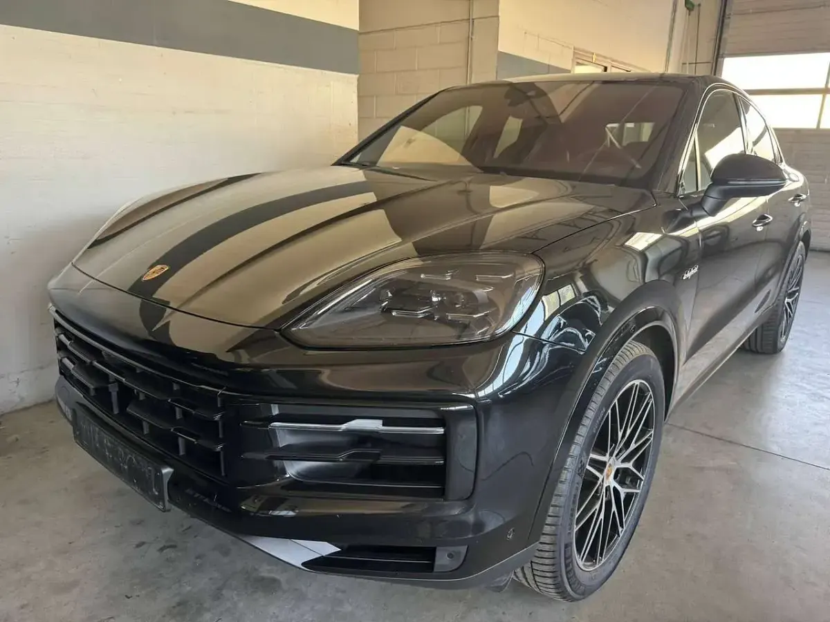 Usata Porsche Cayenne Coupe Black Edition 470 CV (345 kW) 2025 Nero cromelite Coupé