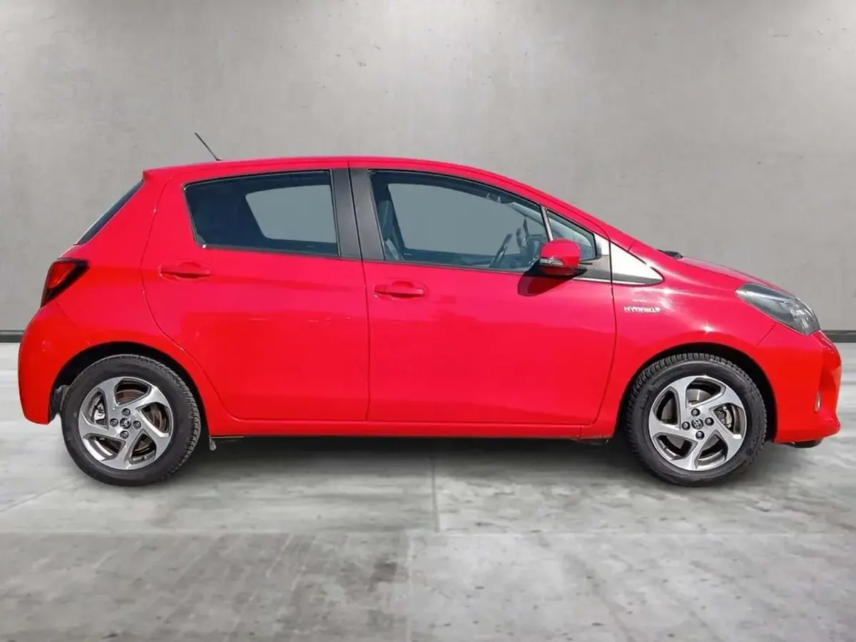 Gebraucht Toyota Yaris Hybrid Active 73 PS (53 kW) 2017 Rot Kleinwagen