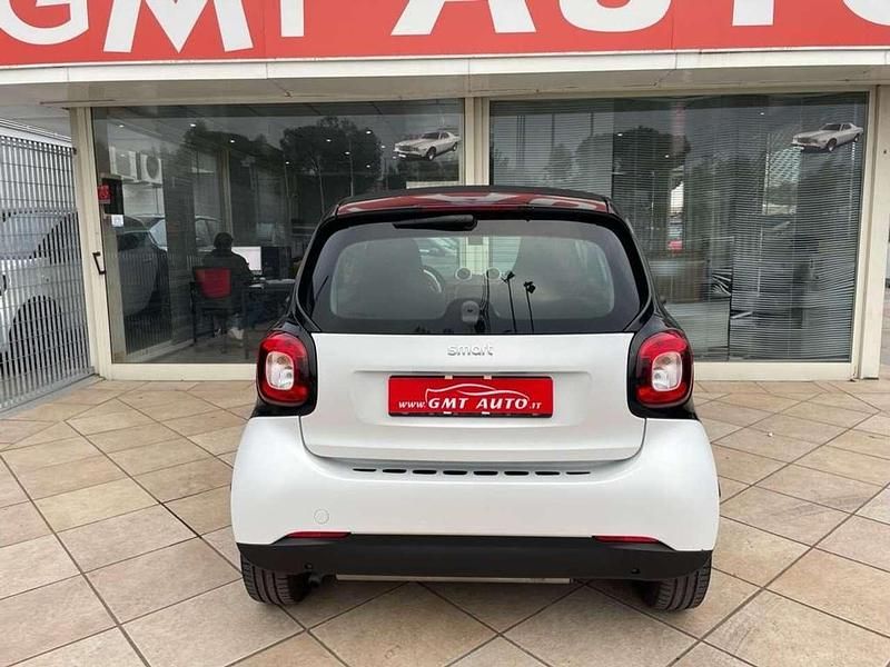 Usata Smart ForTwo Coupé 71 CV (52 kW) 2015 Bianco Utilitaria
