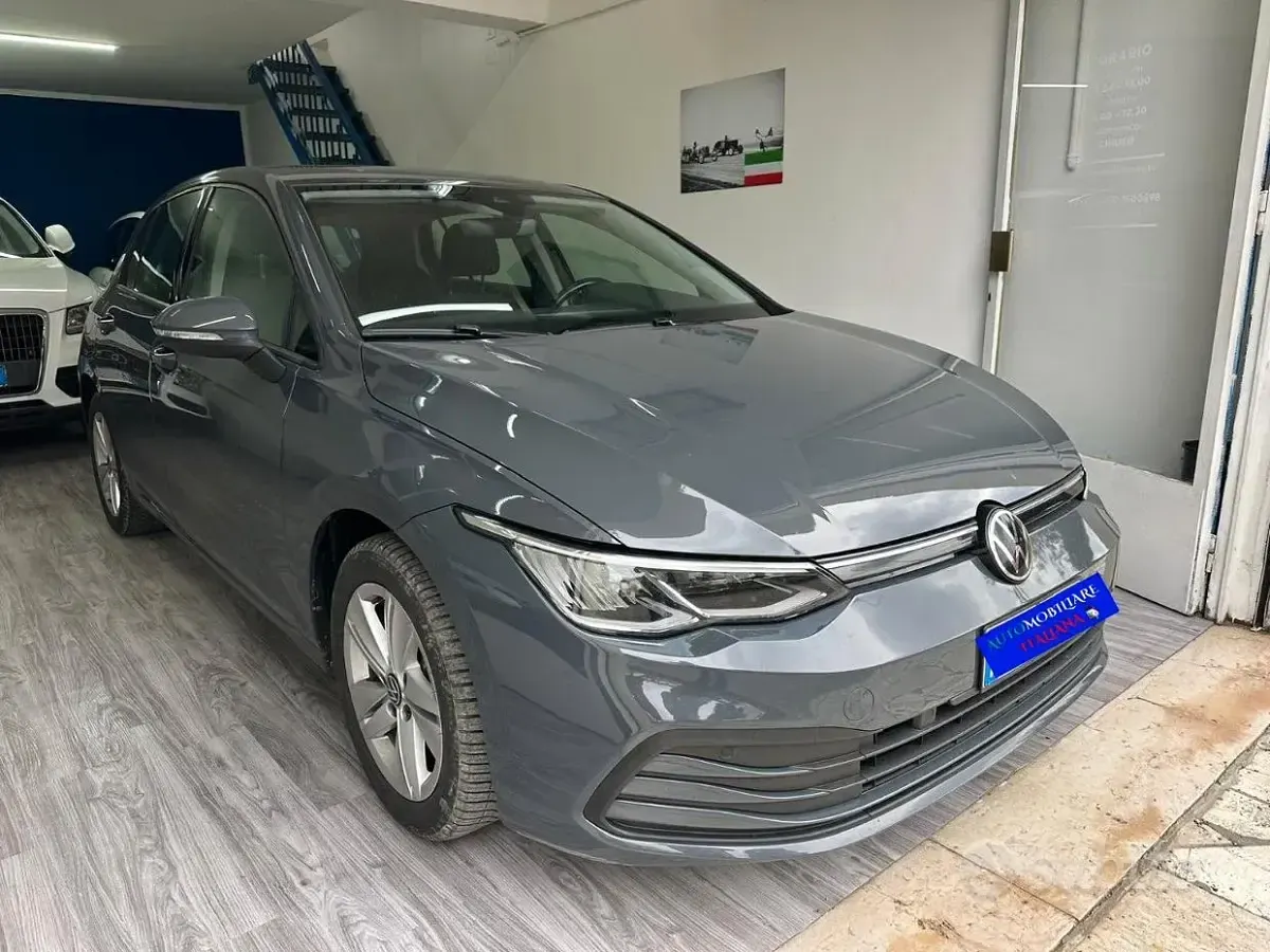 Usata VW Golf VIII Life 110 CV (80 kW) 2021 Grigio Berlina