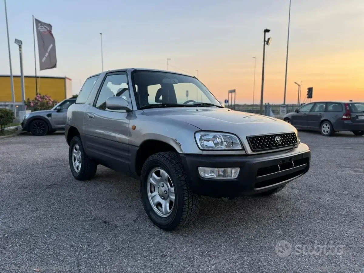 Usata Toyota RAV4 128 CV (94 kW) 1999 SUV
