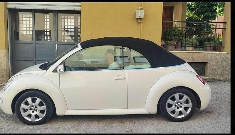 Usata VW New Beetle Cabriolet 102 CV (75 kW) 2004 Bianco Cabrio