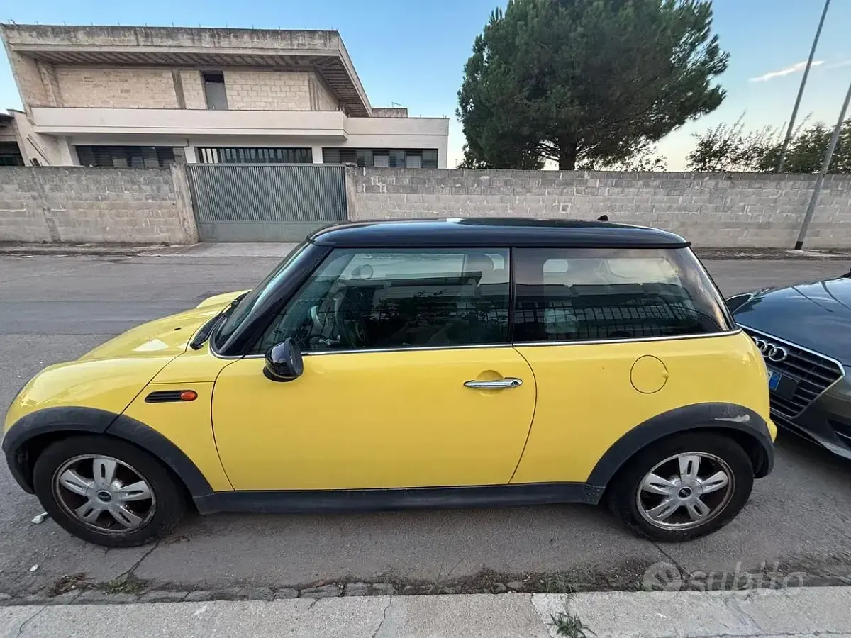 Usata Mini ONE 75 CV (55 kW) 2004 Giallo Utilitaria