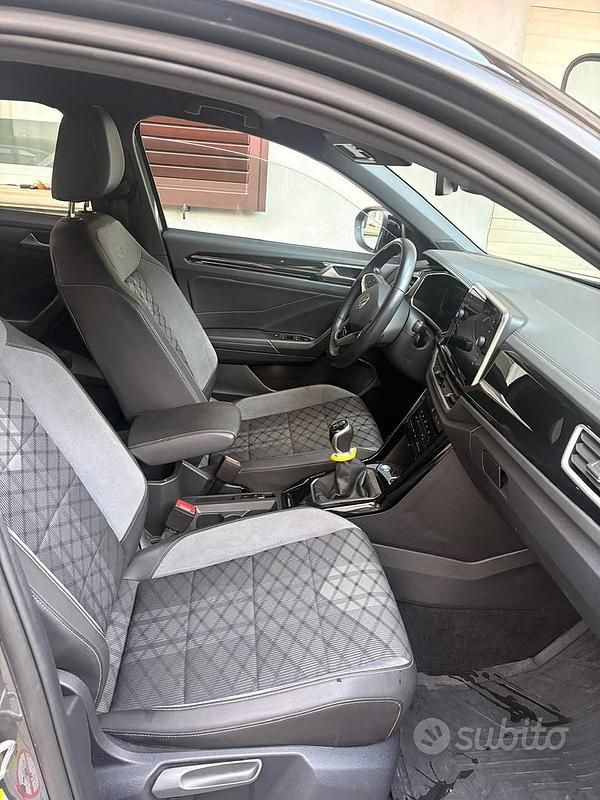 Usata VW T-Roc R-line 110 CV (80 kW) 2023 Grigio SUV
