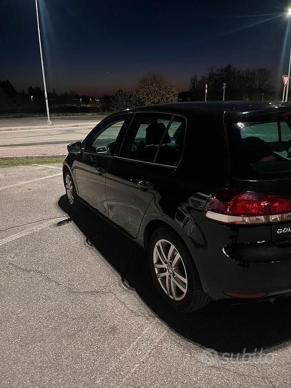 Usata VW Golf VI Comfortline 105 CV (77 kW) 2011 Nero Utilitaria