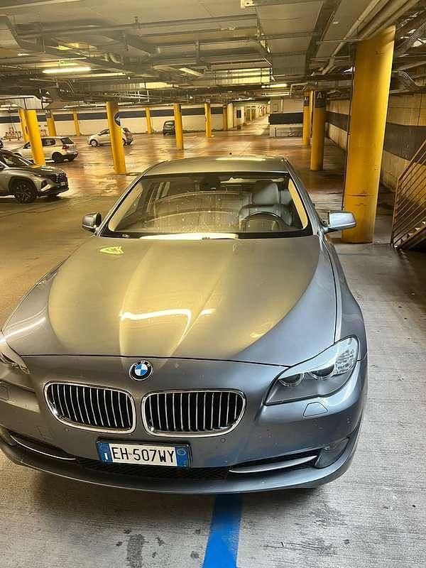 Grigio Usata 2011 BMW 530 Tre volumi | 9500 € (Ottimo prezzo) - Immagine 1/4