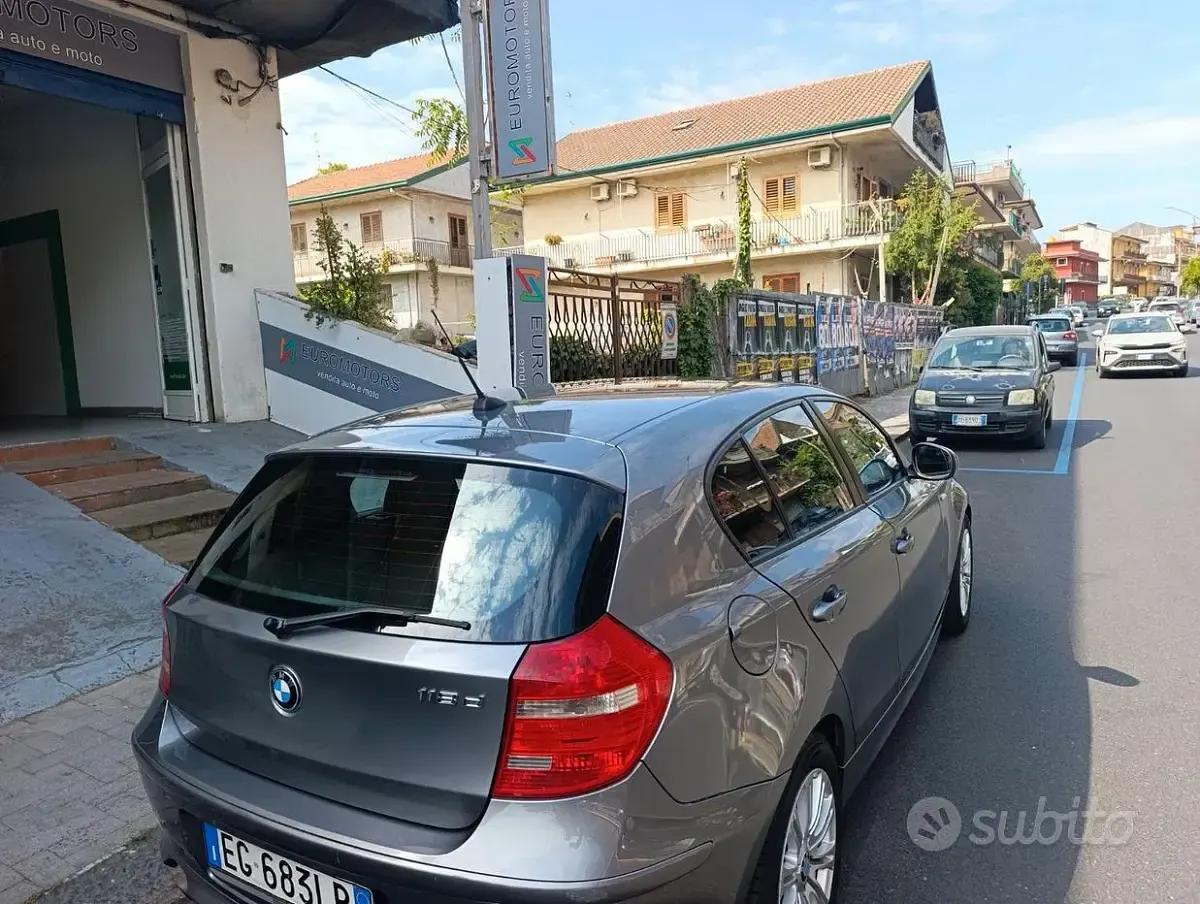 Usata BMW 118 143 CV (105 kW) 2011 Grigio Utilitaria
