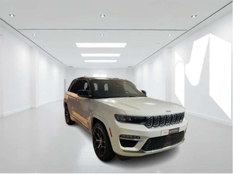 Bright white Usata 2024 Jeep Grand Cherokee Summit SUV | 87.300 € - Immagine 1/4