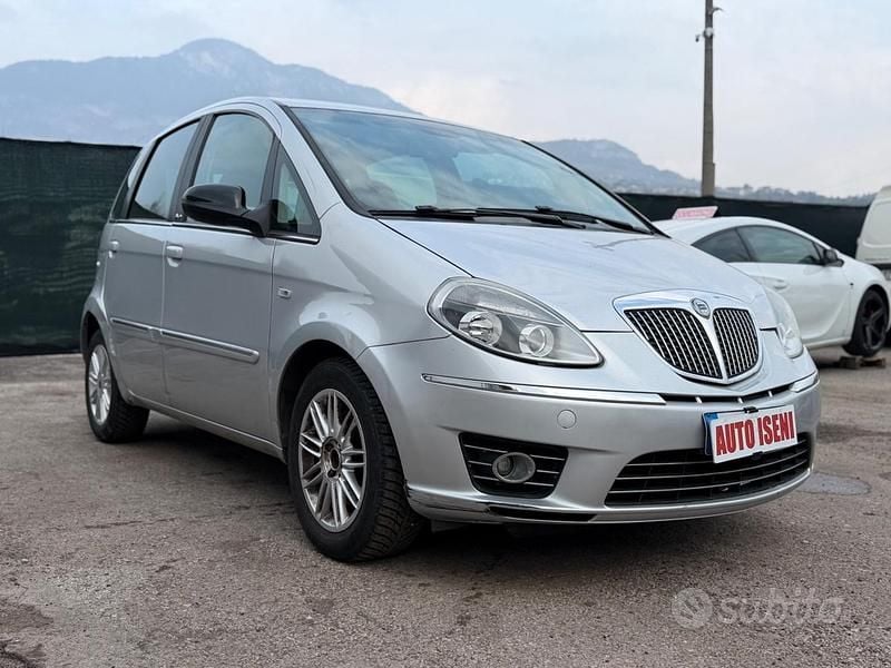 Usata Lancia Musa Gold 95 CV (69 kW) 2012 Grigio Monovolume