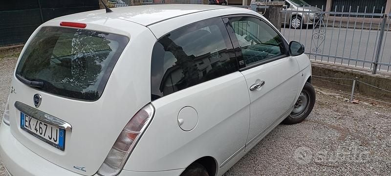 Usata Lancia Ypsilon 69 CV (50 kW) 2012 Bianco Utilitaria