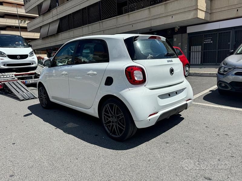 Usata Smart ForFour Brabus 109 CV (80 kW) 2018 Bianco Utilitaria