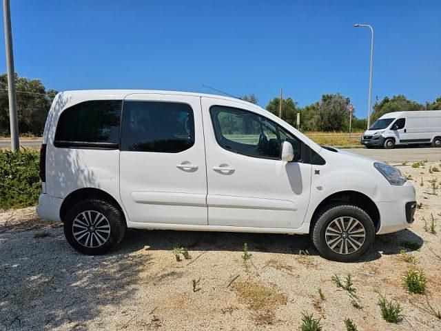 Begagnad Peugeot Partner Tepee Active 100 HK (73 kW) 2018 Vit Minibuss