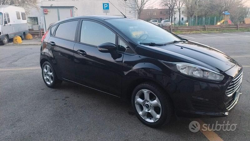 Usata Ford Fiesta 60 CV (44 kW) 2014 Blu Utilitaria