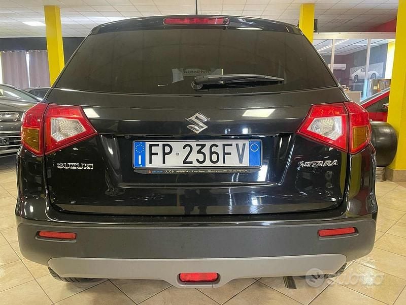 Usata Suzuki Vitara 120 CV (88 kW) 2018 Nero SUV