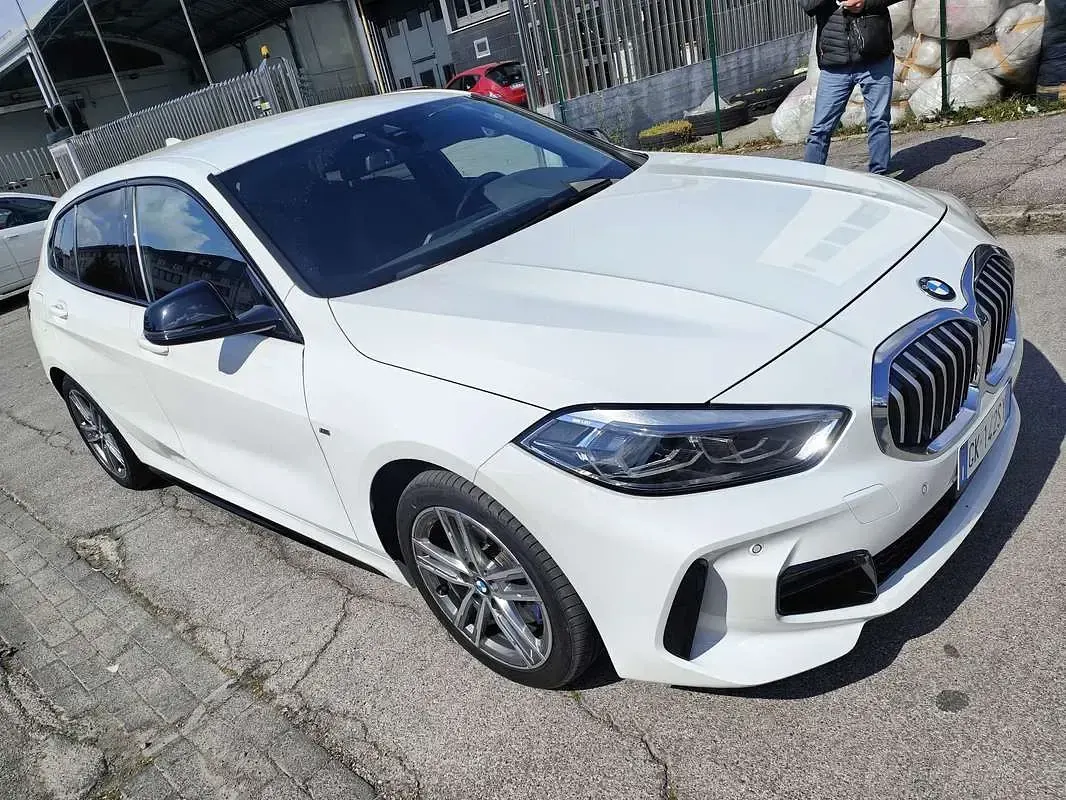Usata BMW 116 M Sport 109 CV (80 kW) 2022 Bianco Utilitaria