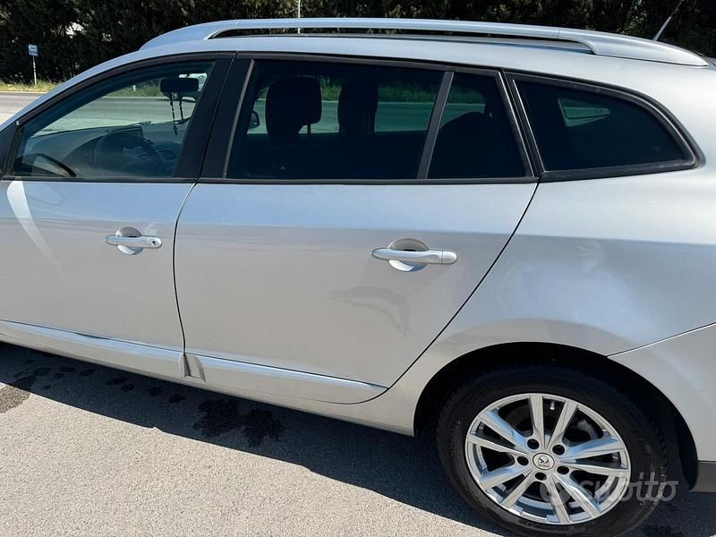 Usata Renault Mégane III LIMITED 110 CV (80 kW) 2015 Grigio Berlina