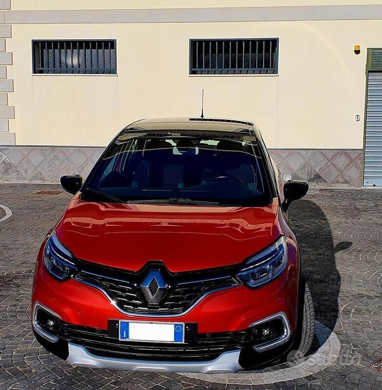 Usata Renault Captur Intens 90 CV (66 kW) 2017 Rosso SUV