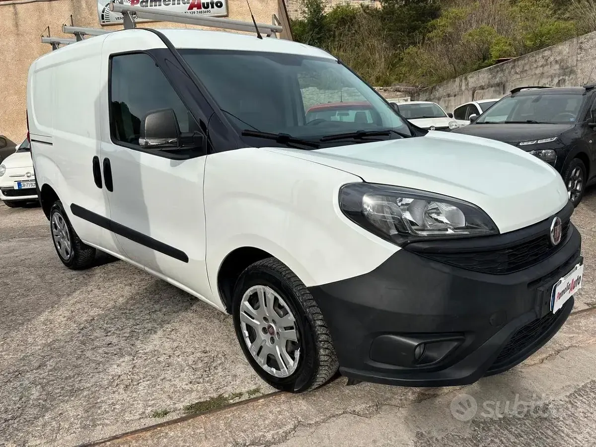 Usata Fiat Doblò 105 CV (77 kW) 2020 Bianco Monovolume