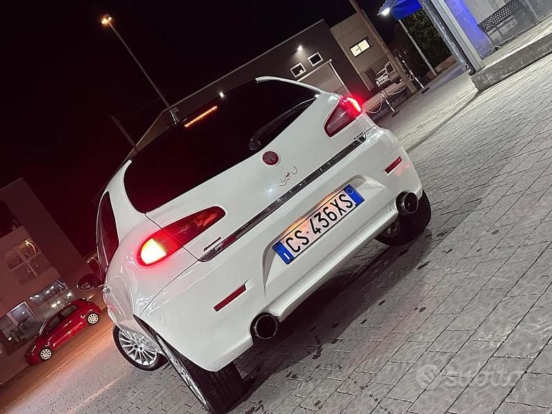 Bianco Usata 2004 Alfa Romeo 147 Due volumi | 2700 € - Immagine 1/4