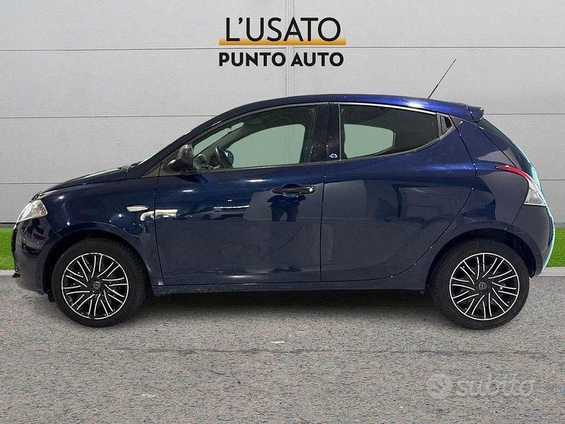 Usata Lancia Ypsilon 69 CV (50 kW) 2018 Blu Utilitaria