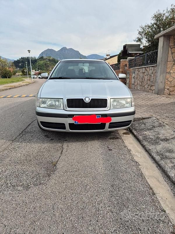 Usata Skoda Octavia Elegance 110 CV (80 kW) 2003 Grigio Berlina