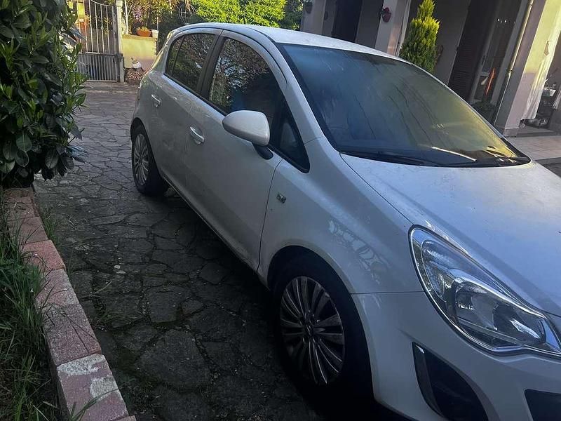Usata Opel Corsa 75 CV (55 kW) 2011 Utilitaria