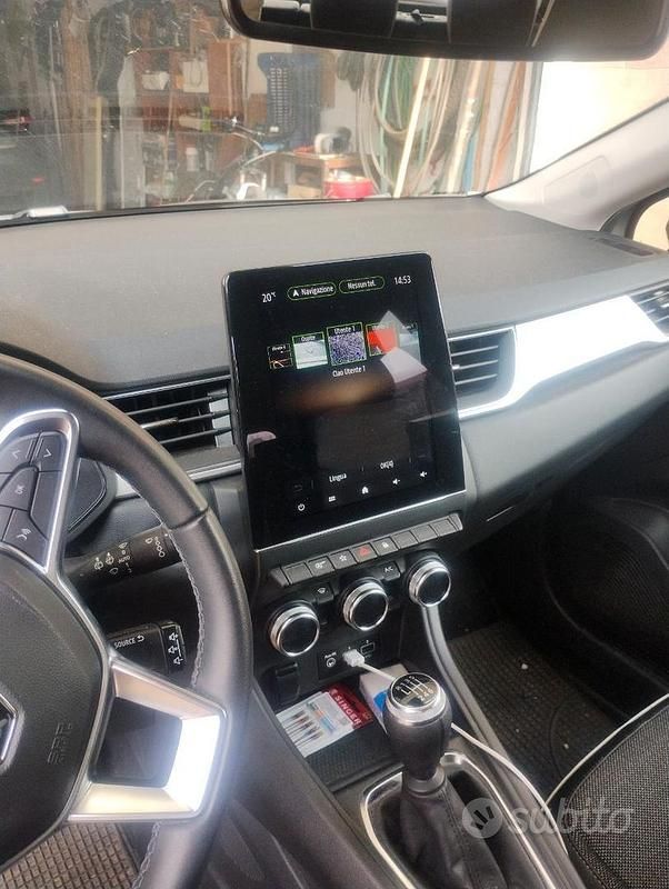 Usata Renault Captur 100 CV (73 kW) 2023 Grigio SUV