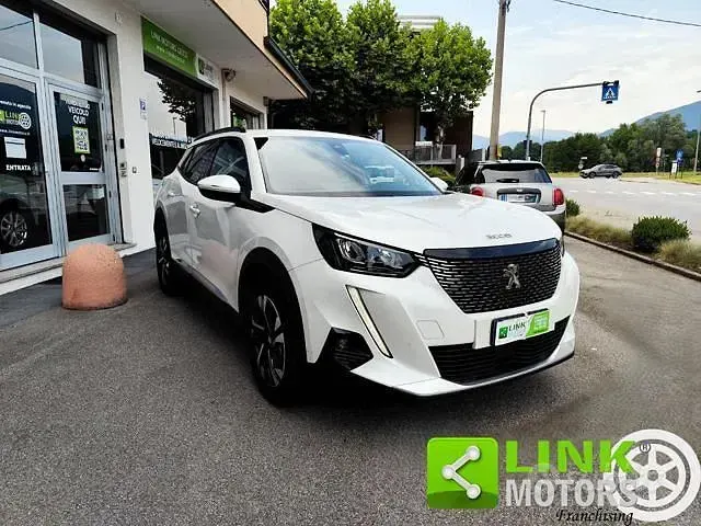 Usata Peugeot 2008 Allure 101 CV (74 kW) 2021 Bianco SUV