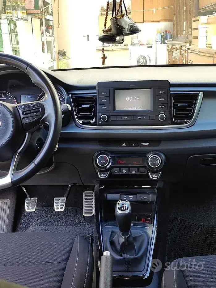 Usata Kia Rio 90 CV (66 kW) 2017 Bianco Berlina