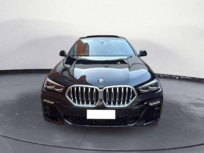 Usata BMW X6 M Sport 340 CV (250 kW) 2021 Black sapphire metallizzato SUV