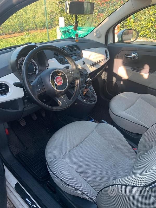 Bianco Usata 2011 Fiat 500 Lounge Tre volumi | 5000 € (Ottimo prezzo) - Immagine 1/4