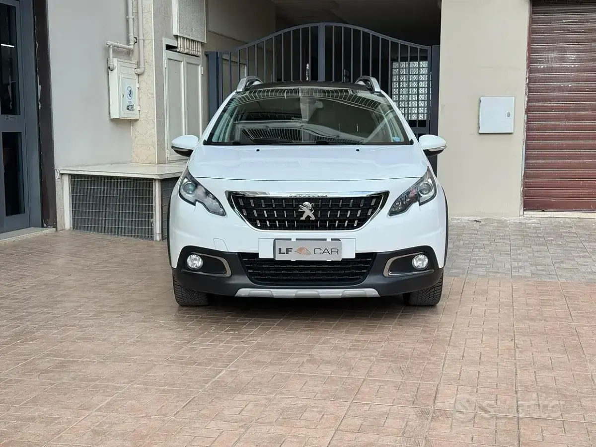 Usata Peugeot 2008 Allure 110 CV (80 kW) 2018 Bianco SUV