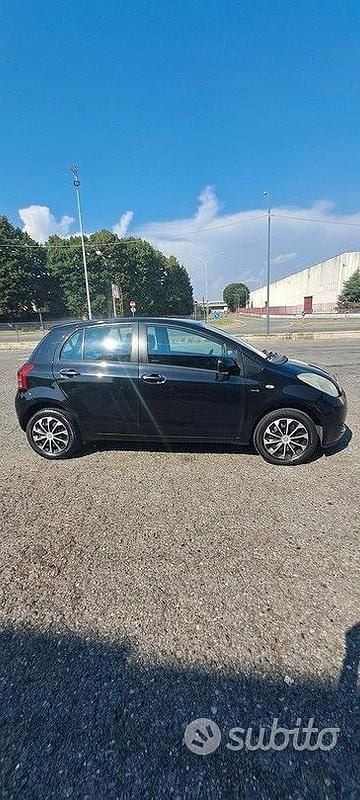 Usata Toyota Yaris 90 CV (66 kW) 2007 Nero Berlina