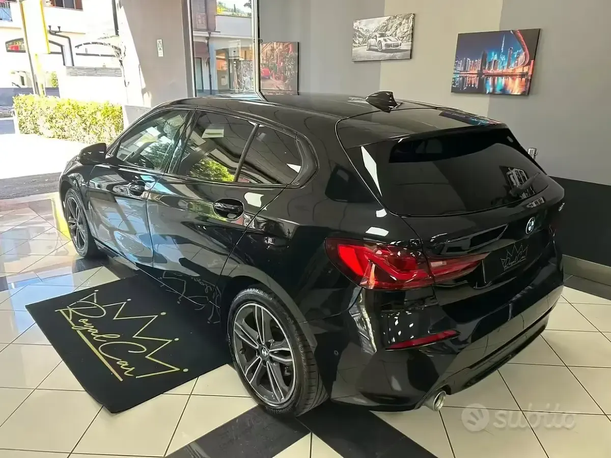 Usado BMW 118 Sport Line 140 CV (102 kW) 2019 Negro Utilitario
