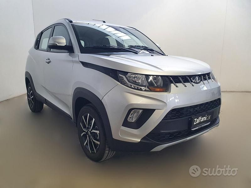Usata Mahindra KUV100 87 CV (63 kW) 2023 Argento SUV