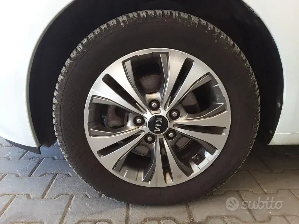 Usata Kia Venga 90 CV (66 kW) 2015 Bianco Utilitaria