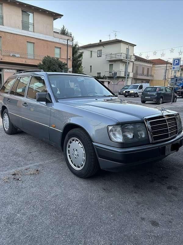 Usata Mercedes E200 122 CV (89 kW) 1989 Station wagon
