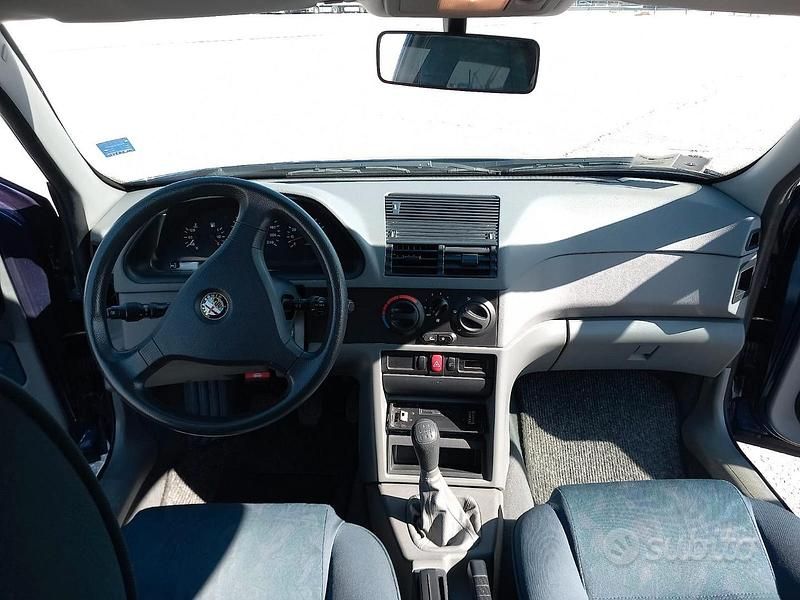 Usata Alfa Romeo 145 90 CV (66 kW) 1996 Utilitaria