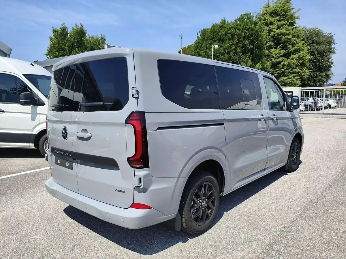 Nuova VW T7 170 CV (125 kW) 2026 Stone grey Furgone