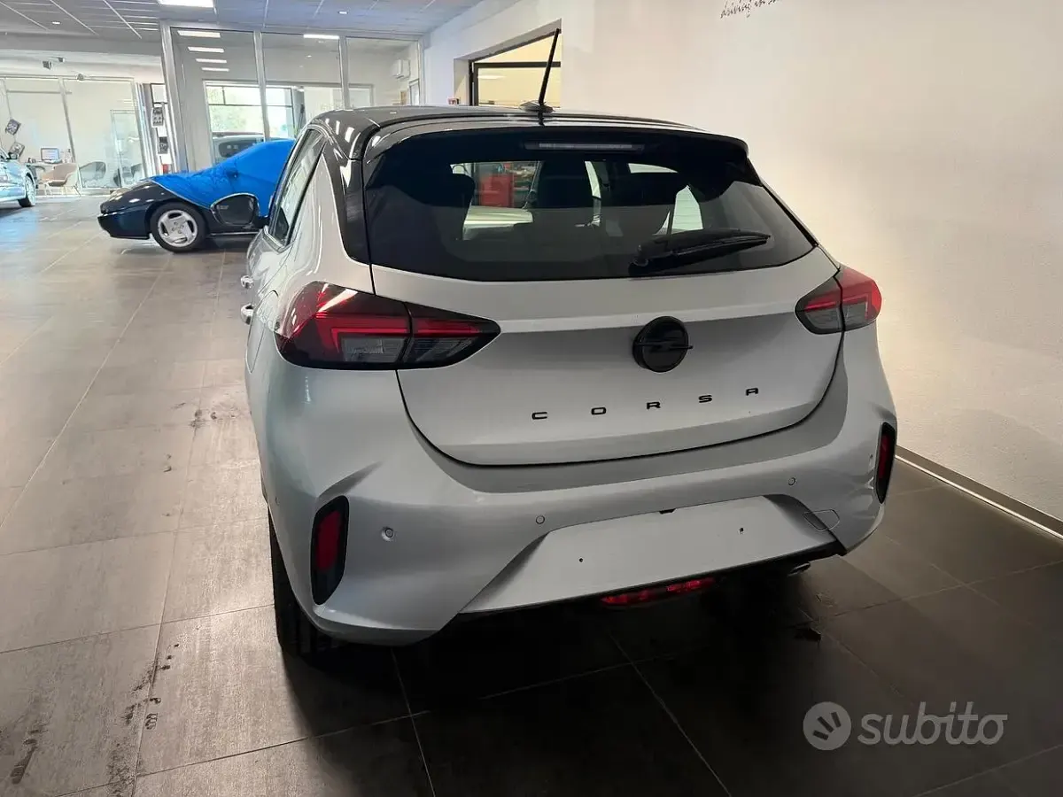 Usata Opel Corsa 101 CV (74 kW) 2025 Grigio Utilitaria