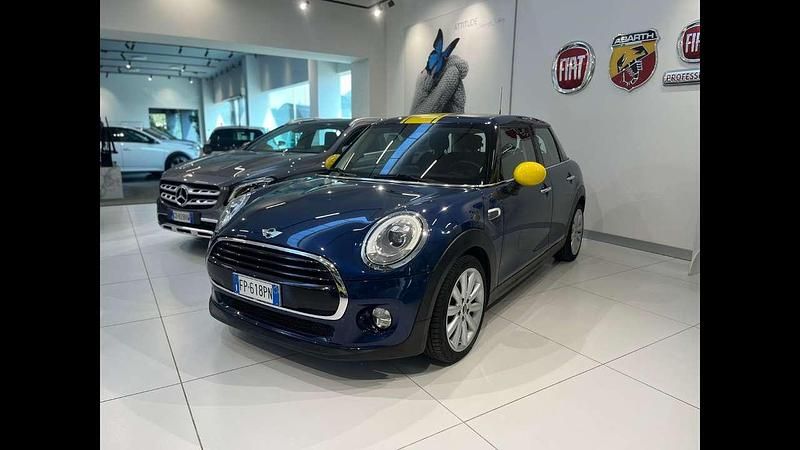 Usata Mini Cooper D 116 CV (85 kW) 2018 Blu/azzurro Utilitaria